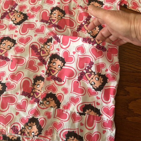 Betty Boop Valentine's Heart Print Scrub Top Size 3XL XXXL Medical Dental Vet - Picture 8 of 12